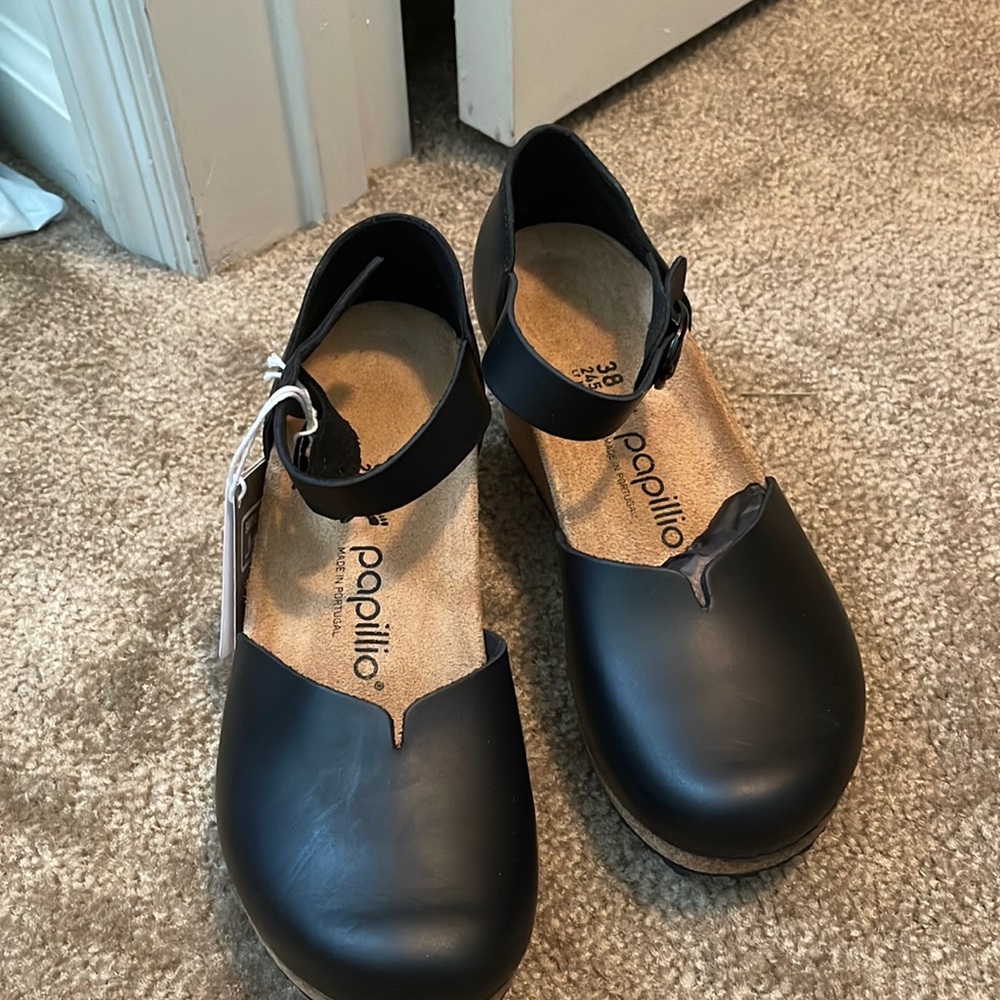 New papillo sandals